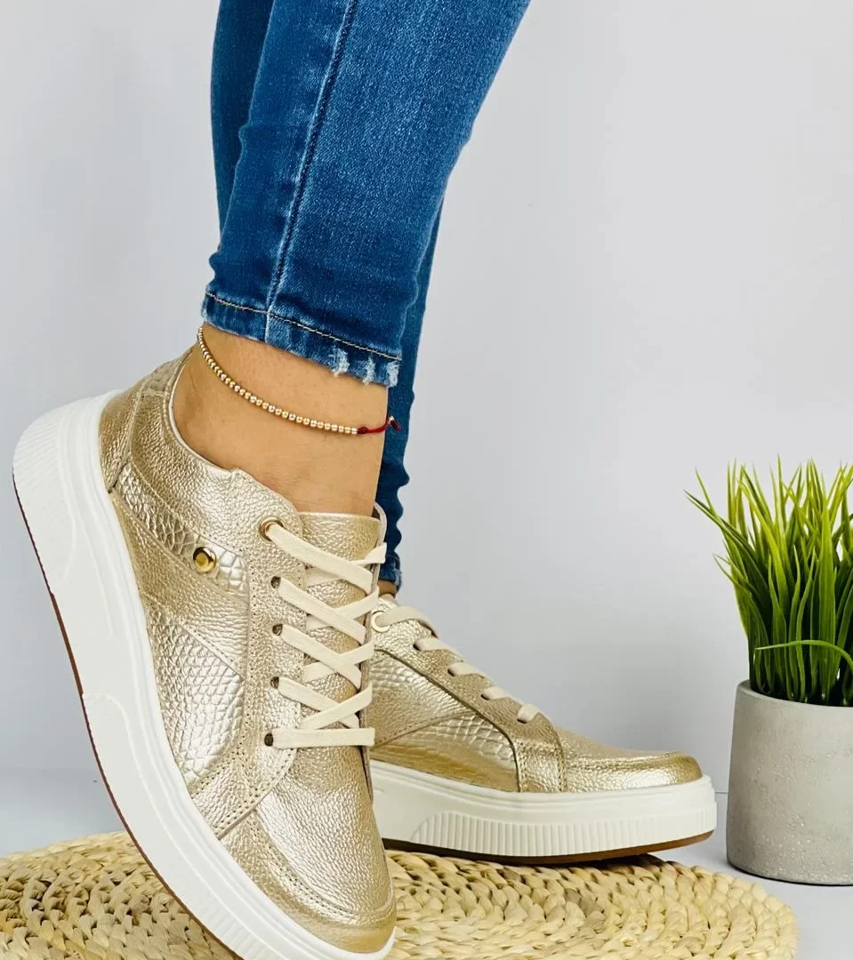 Tenis cuero champaña